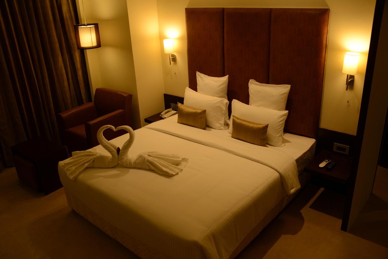 Blu Iris Hotel Chennai Exterior foto