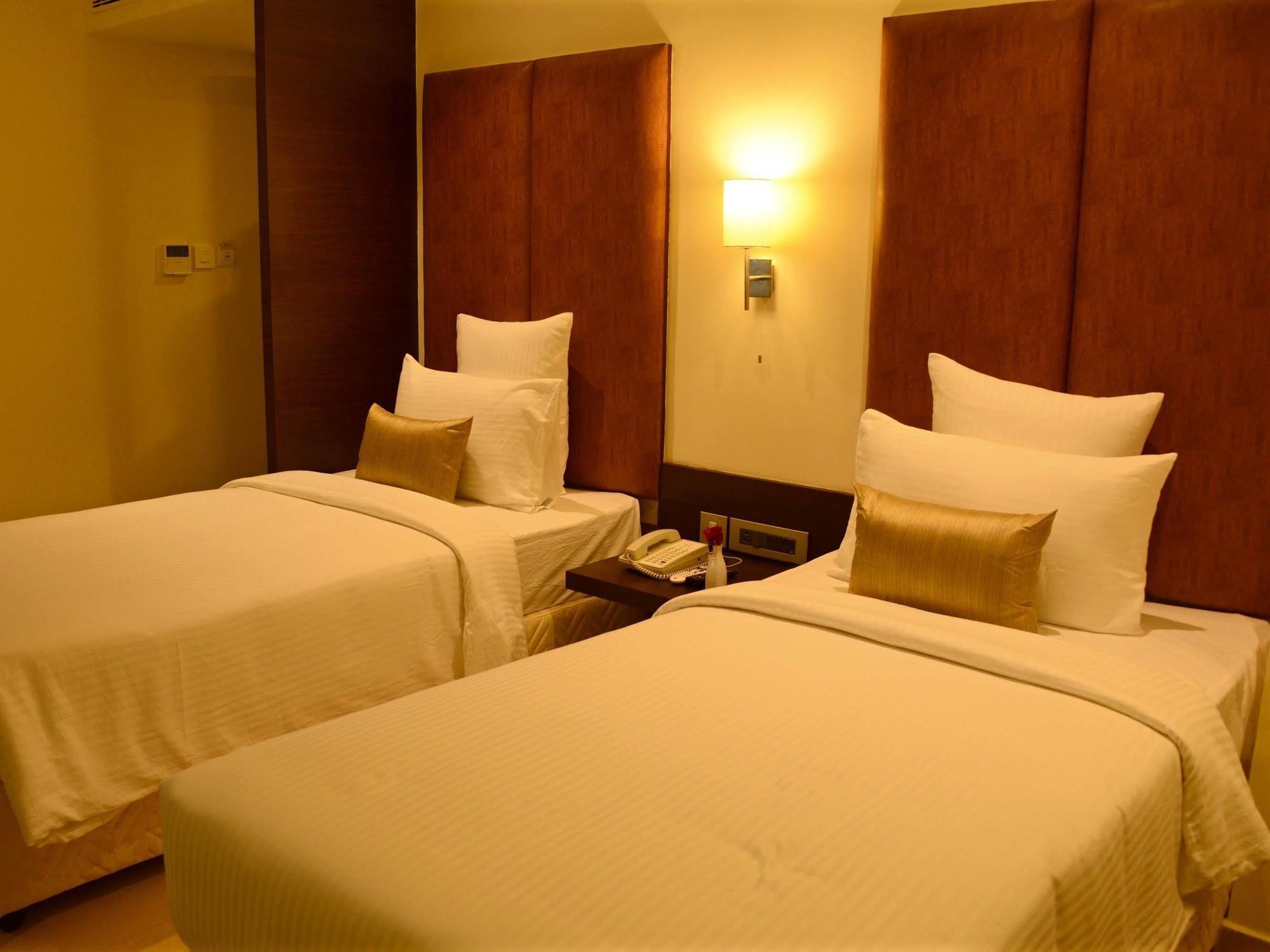 Blu Iris Hotel Chennai Exterior foto
