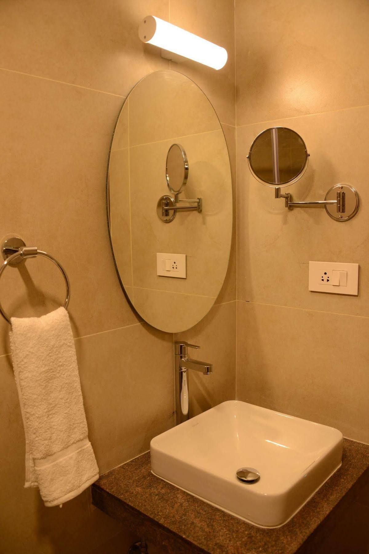 Blu Iris Hotel Chennai Exterior foto