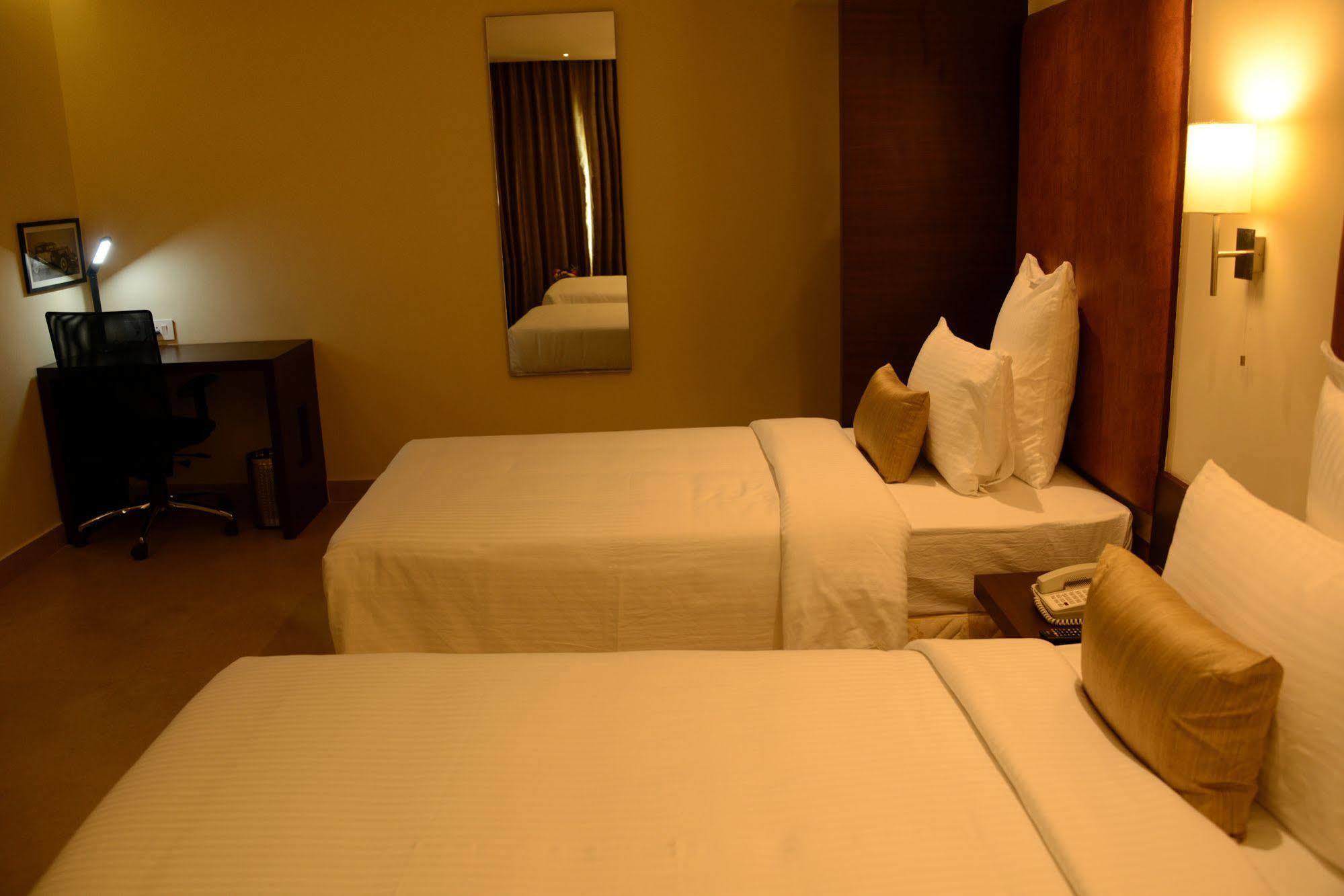 Blu Iris Hotel Chennai Exterior foto