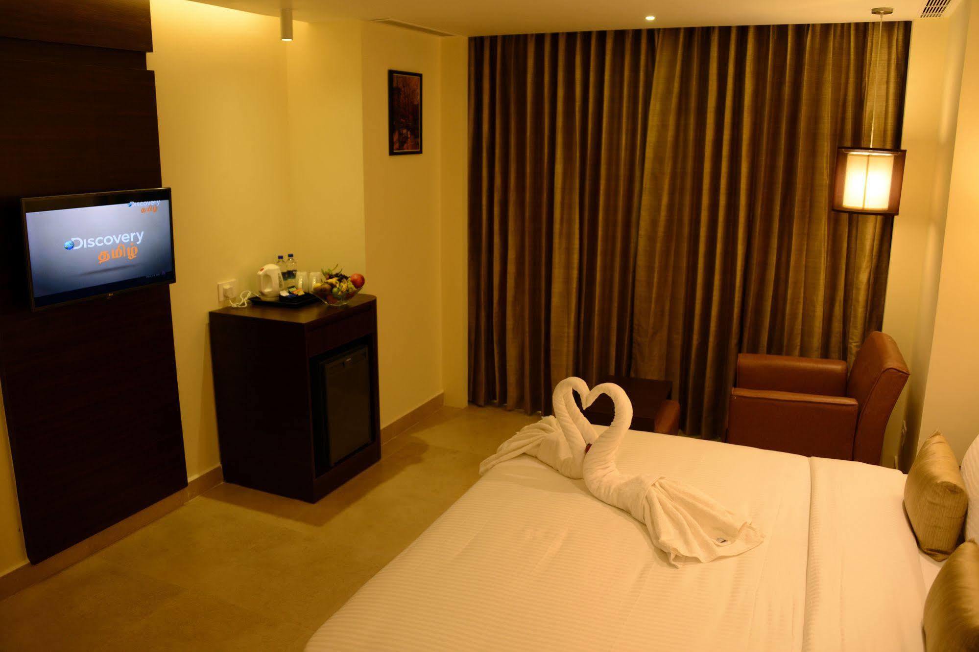 Blu Iris Hotel Chennai Exterior foto