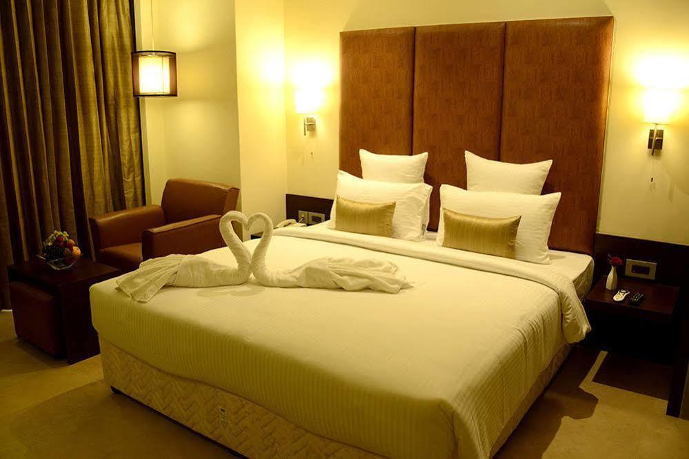Blu Iris Hotel Chennai Exterior foto